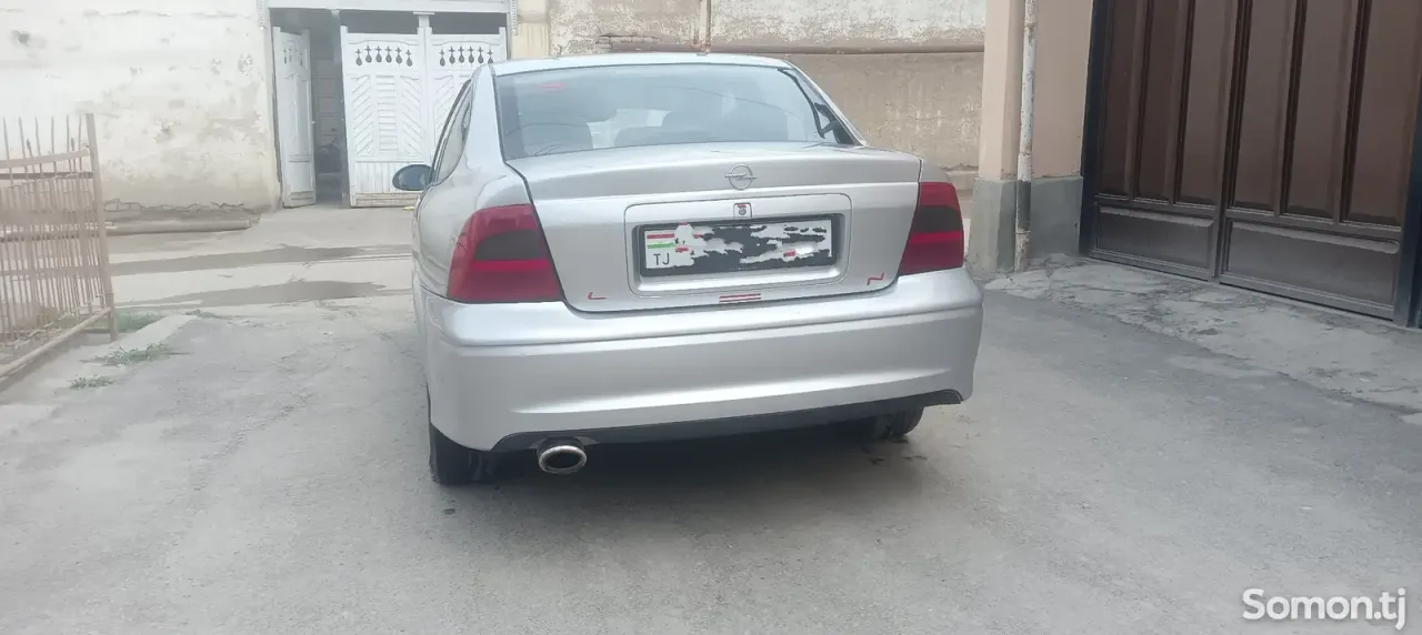 Opel Vectra B 2000 · 1.6 MT