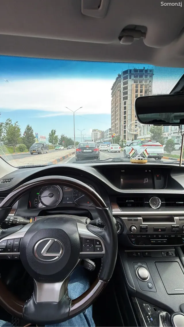 Lexus ES series 2016 · 3.5 AT