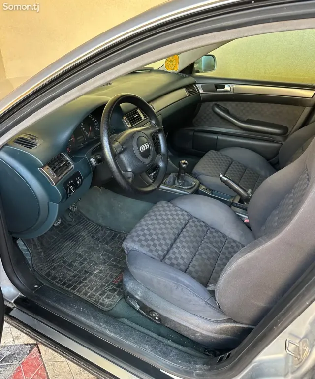 Audi A6 1998 · 2.2 MT
