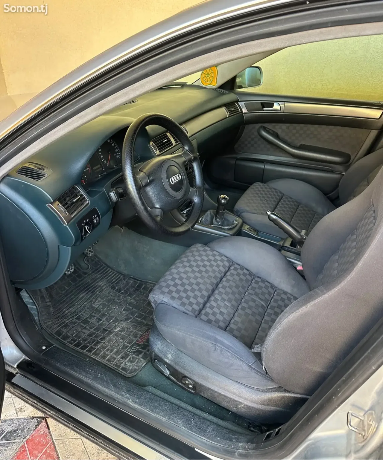 Audi A6 1998 · 2.2 MT