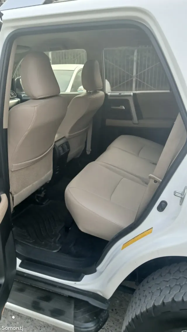 Toyota 4Runner 2015 · 4.0 AT