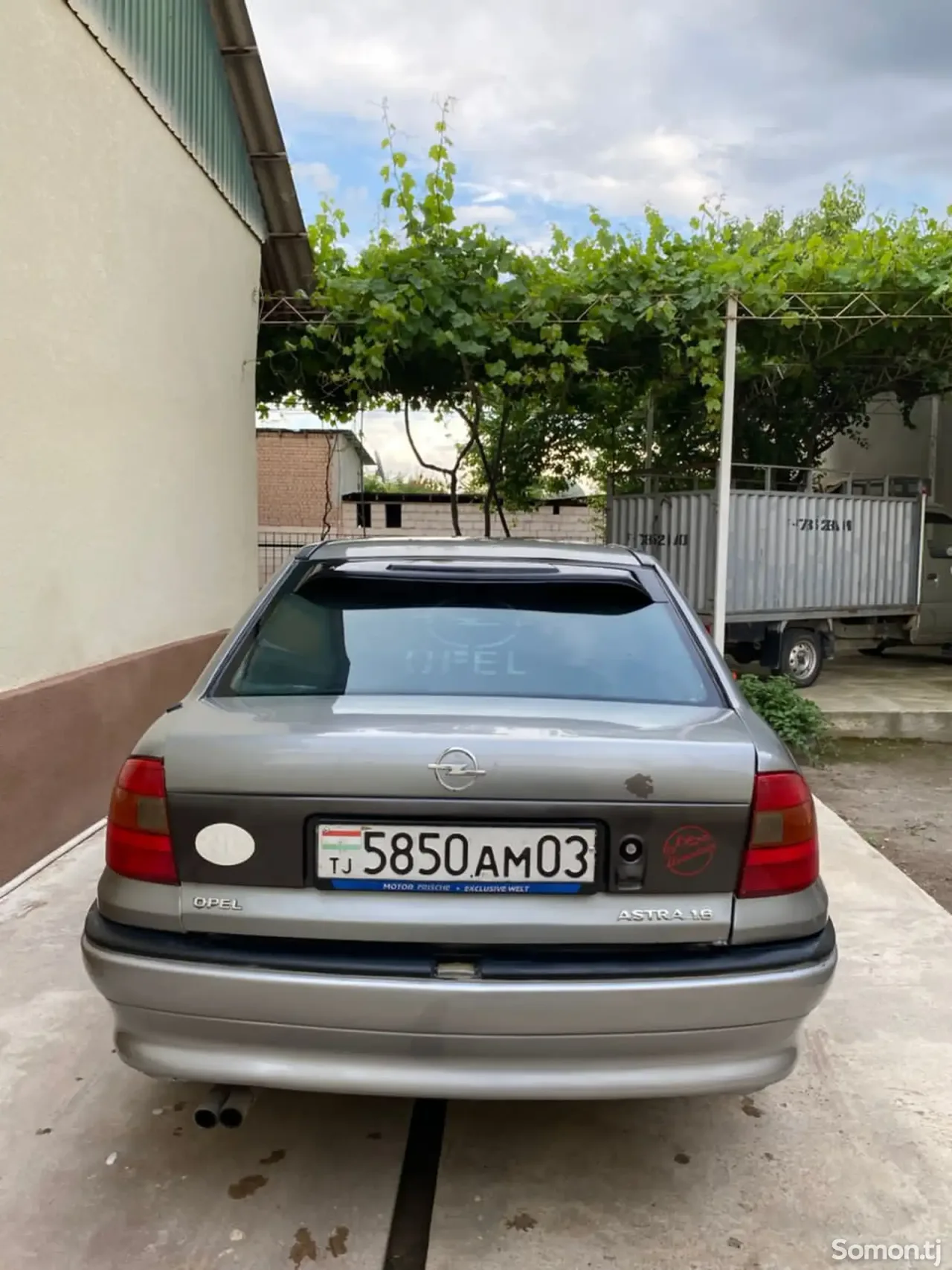 Opel Astra F 1995 · 1.6 MT