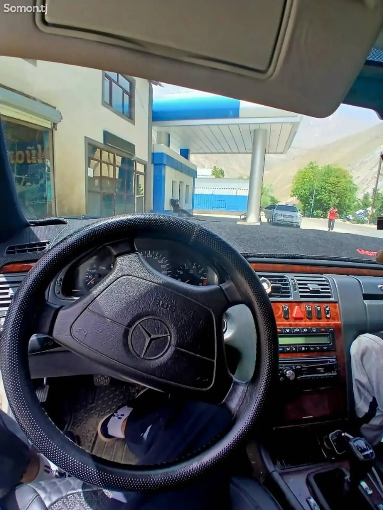 Mercedes-Benz E class 1997 · 2.0 MT