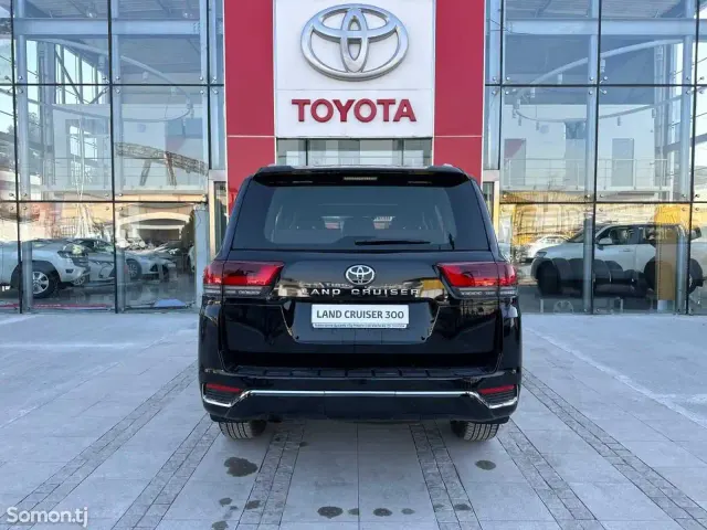 Toyota Land Cruiser 2025 · 4.0 AT