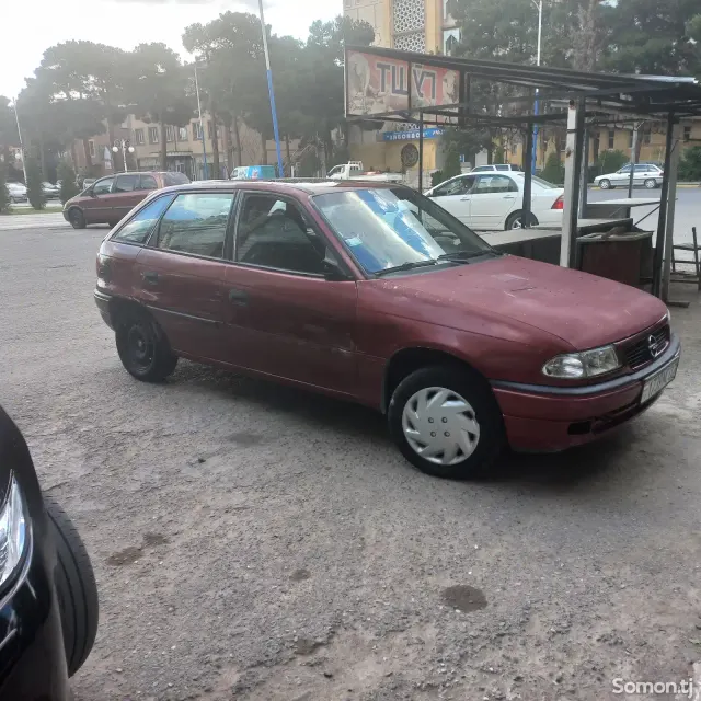 Opel Astra F 1995 · 1.6 MT