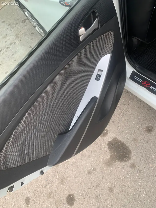 Hyundai Solaris 2014 · 1.4 AT