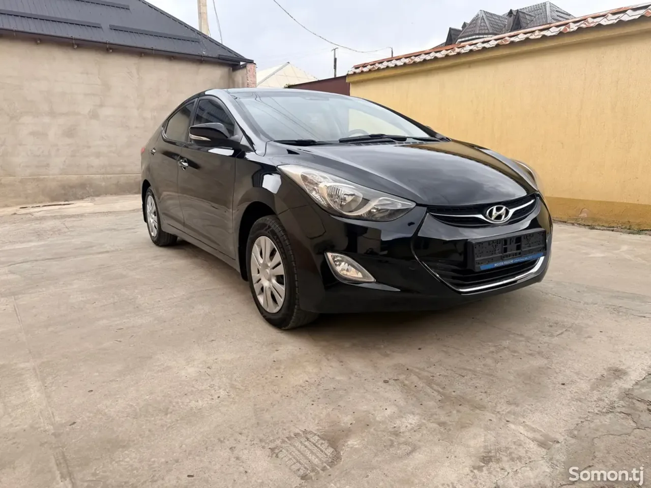 Hyundai Elantra 2011 · 1.8 AT