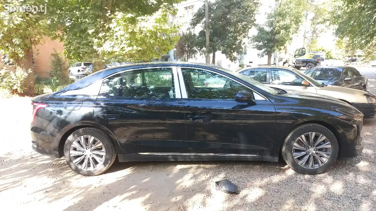Hongqi E-QM5 2024 · AT