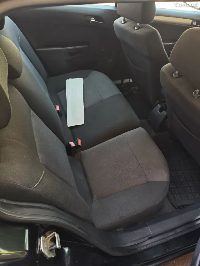 Opel Astra H 2008 · 1.7 MT