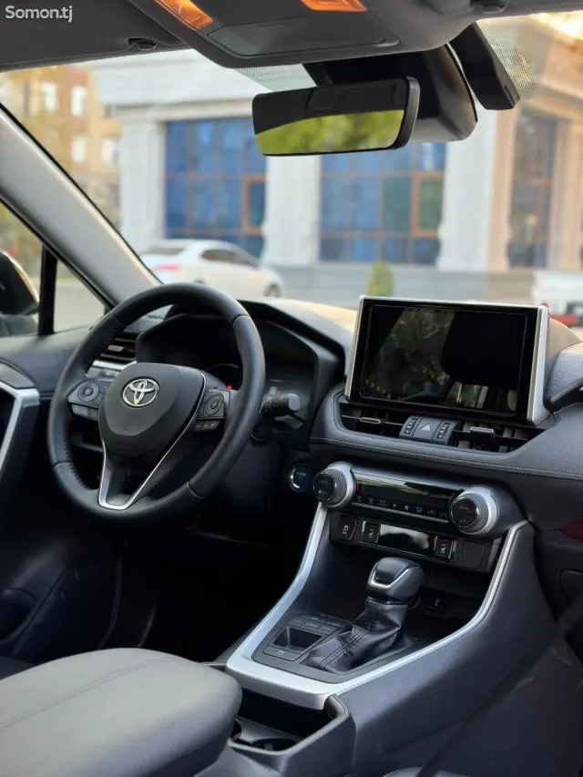 Toyota RAV 4 2021 · 2.5 AT