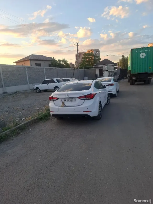 Hyundai Avante 2014 · 1.6 AT