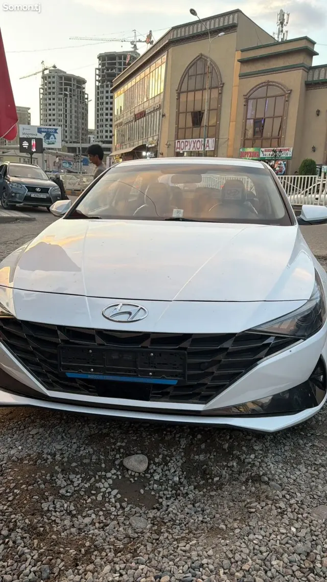 Hyundai Elantra 2022 · 1.6 AT