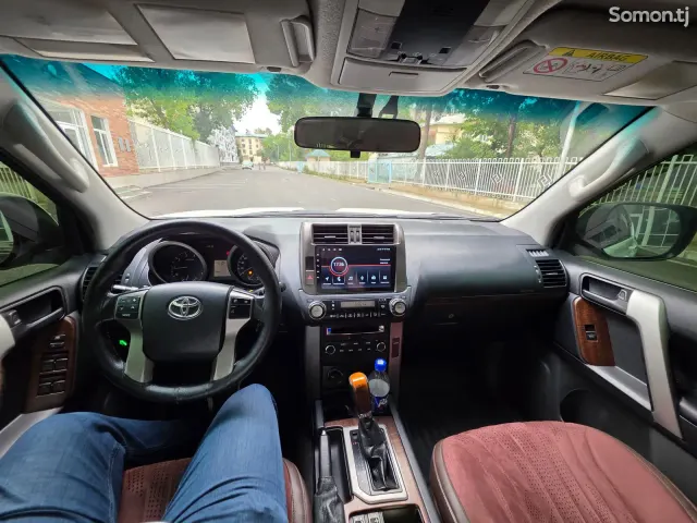 Toyota Land Cruiser Prado 2013 · 2.7 AT