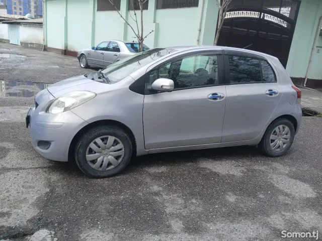 Toyota Vitz 2009 · 1.1 AT
