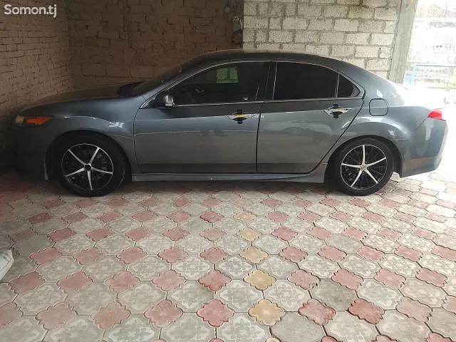 Honda Accord 2010 · AT