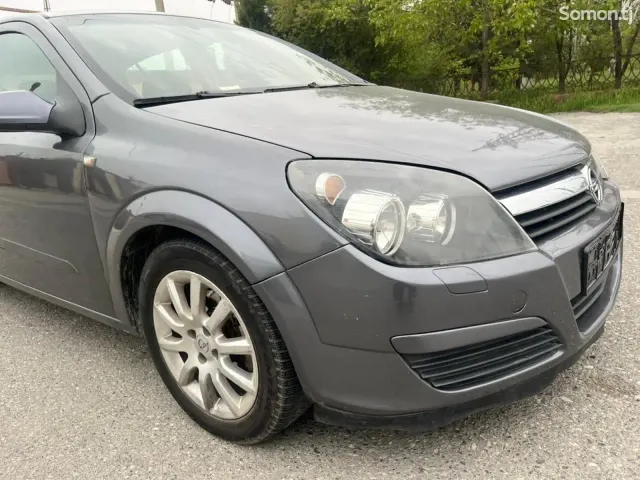 Opel Astra H 2004 · 1.6 MT