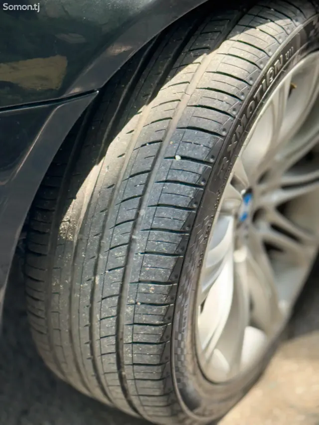 BMW 5 series 2010 · 2.5 AT