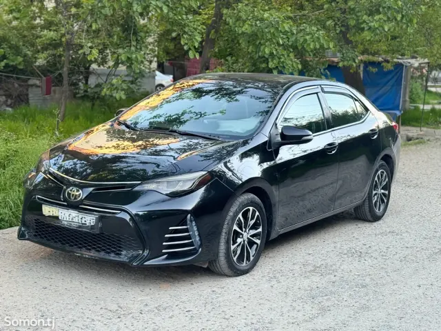 Toyota Camry 2017 · 1.8 AT