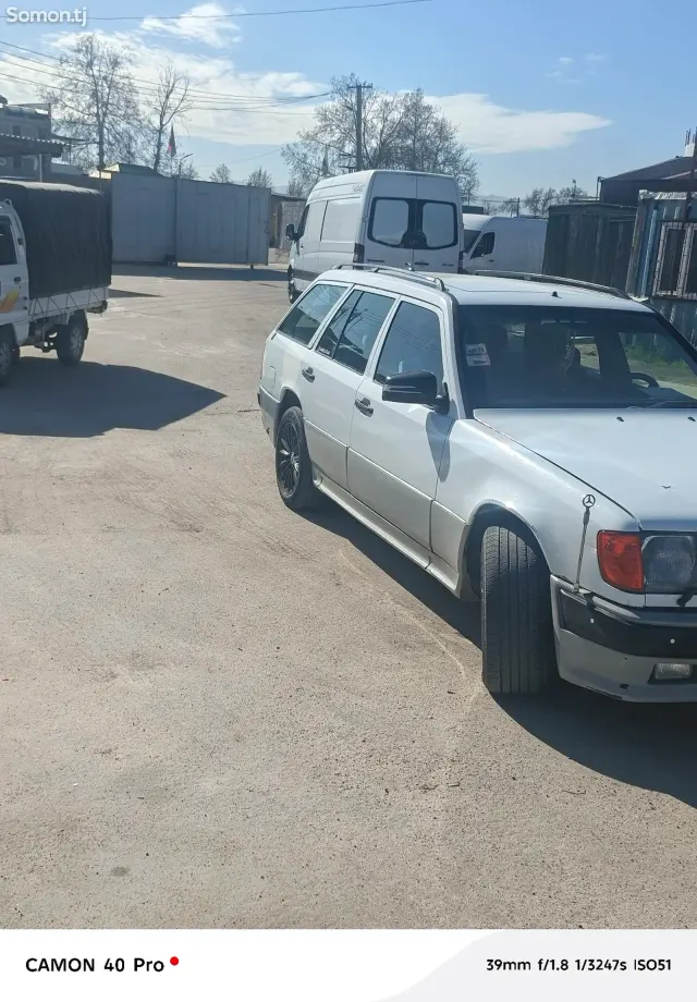 Mercedes-Benz W124 1990 · 2.0 MT