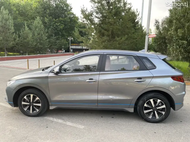 BYD E2 2022 · AT
