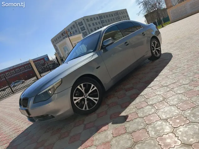 BMW M5 2004 · 2.5 AT
