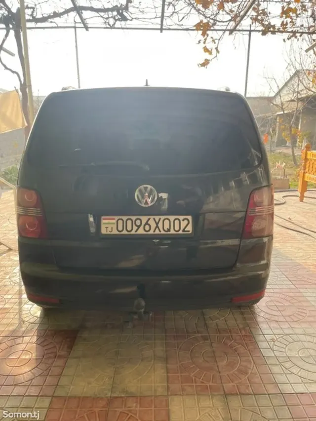 Volkswagen Touran 2007 · 1.9 AT