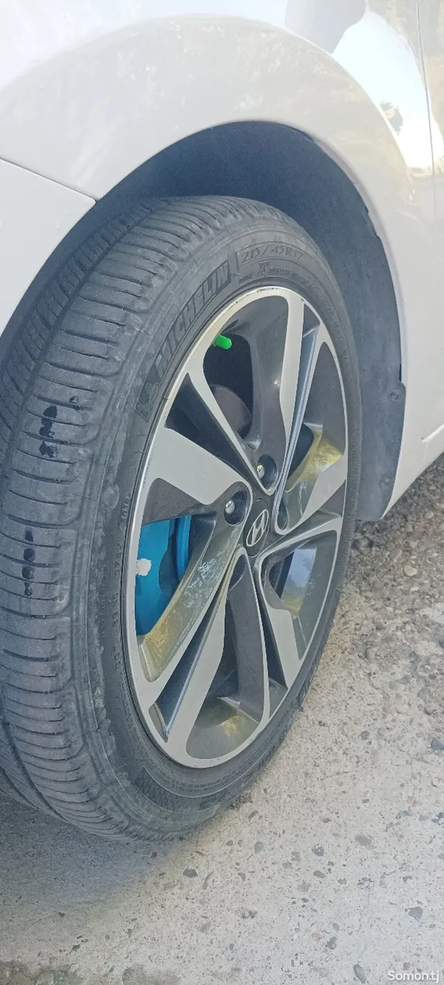 Hyundai Avante 2014 · 1.6 AT