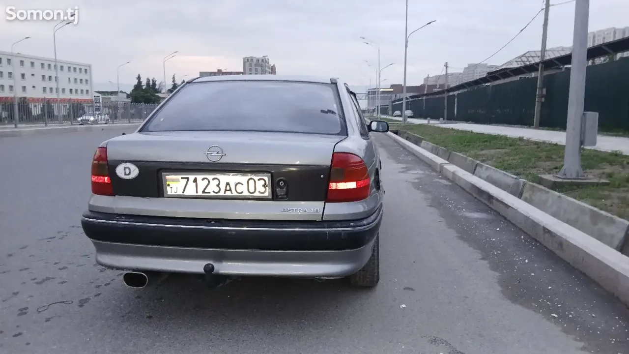 Opel Astra F 1995 · 1.6 MT