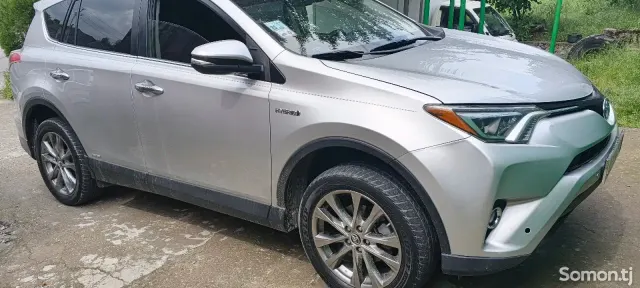 Toyota RAV 4 2017 · 2.4 AT
