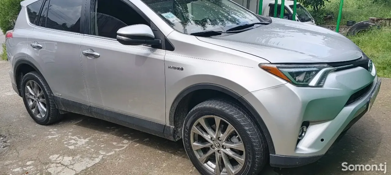 Toyota RAV 4 2017 · 2.4 AT