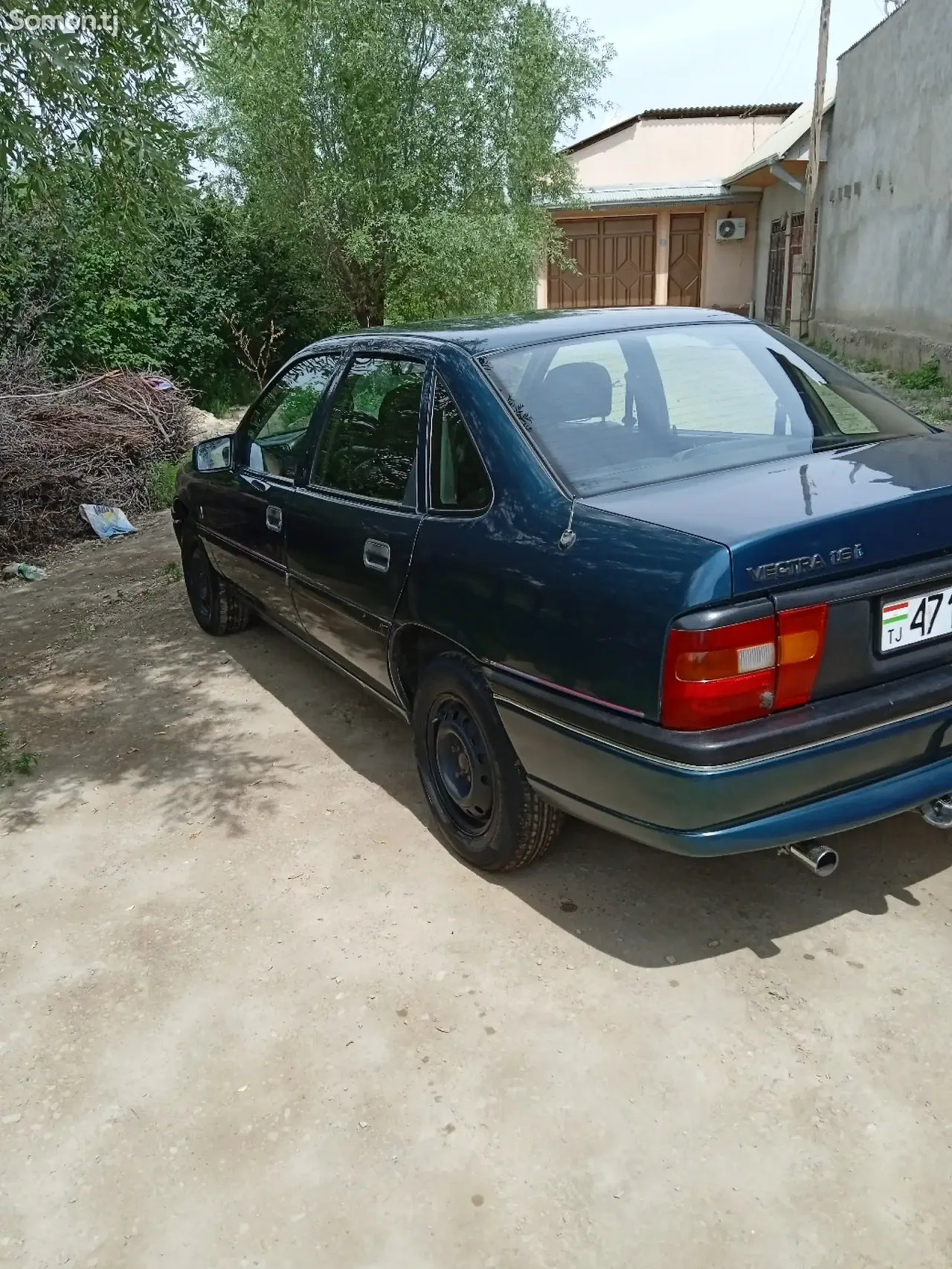Opel Vectra A 1994 · 1.6 MT