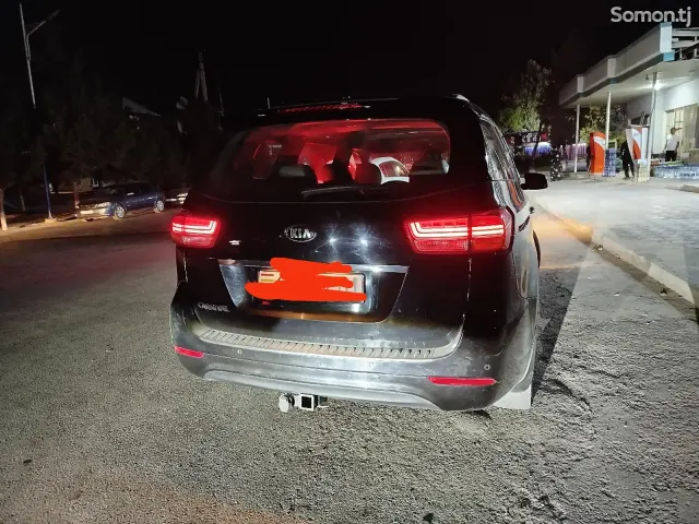 Kia Carnival 2015 · 2.0 AT