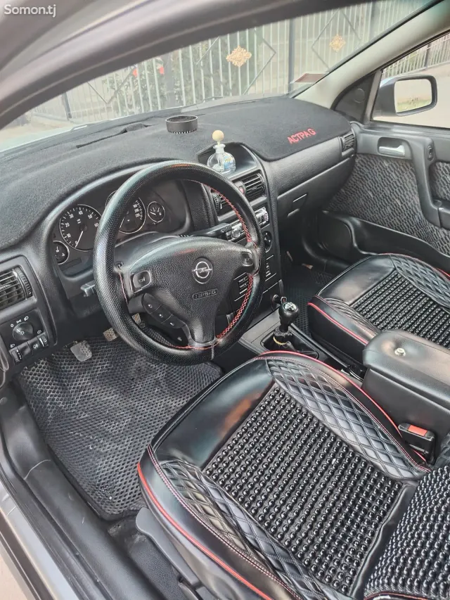 Opel Astra G 2001 · 1.6 MT