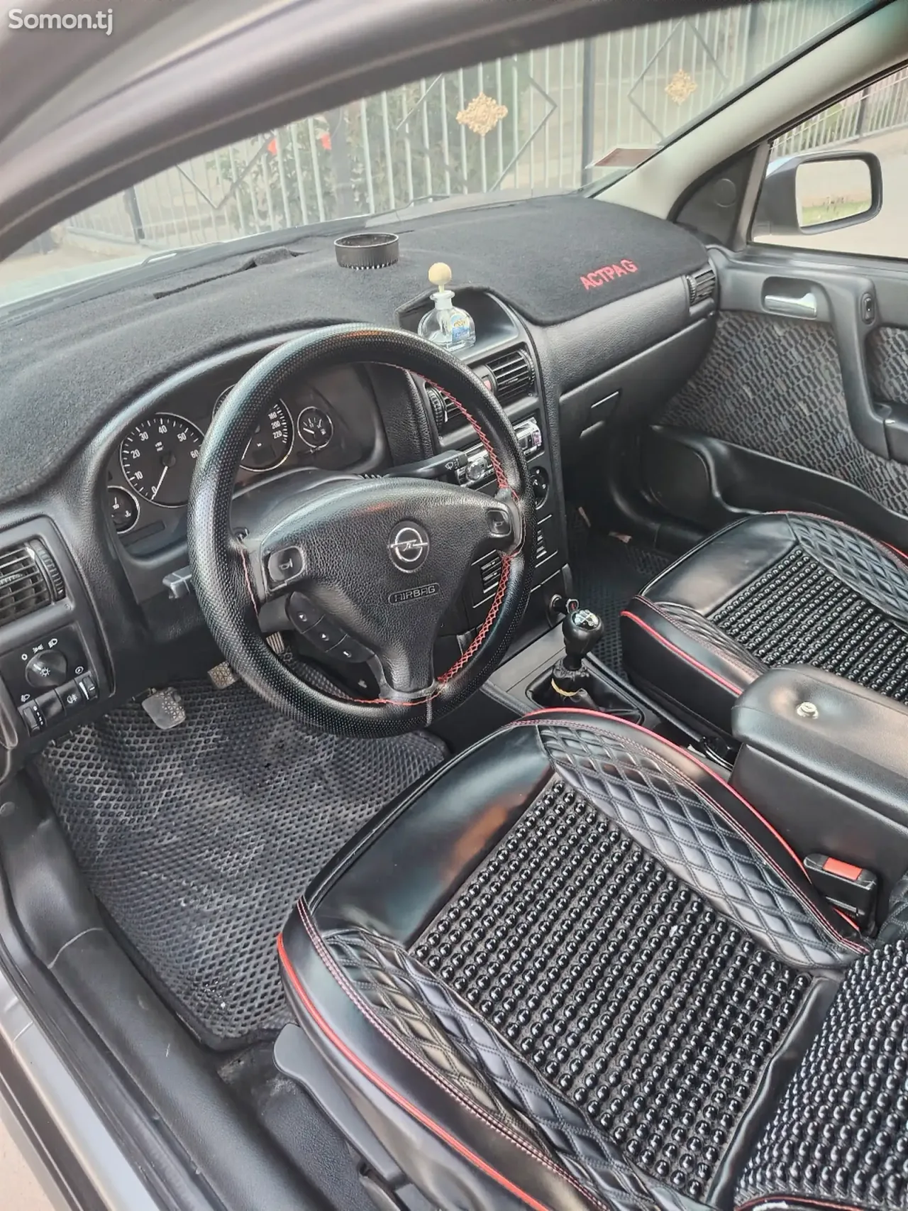Opel Astra G 2001 · 1.6 MT