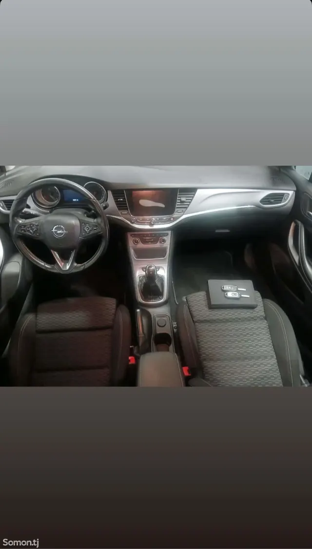 Opel Astra K 2017 · 1.0 MT