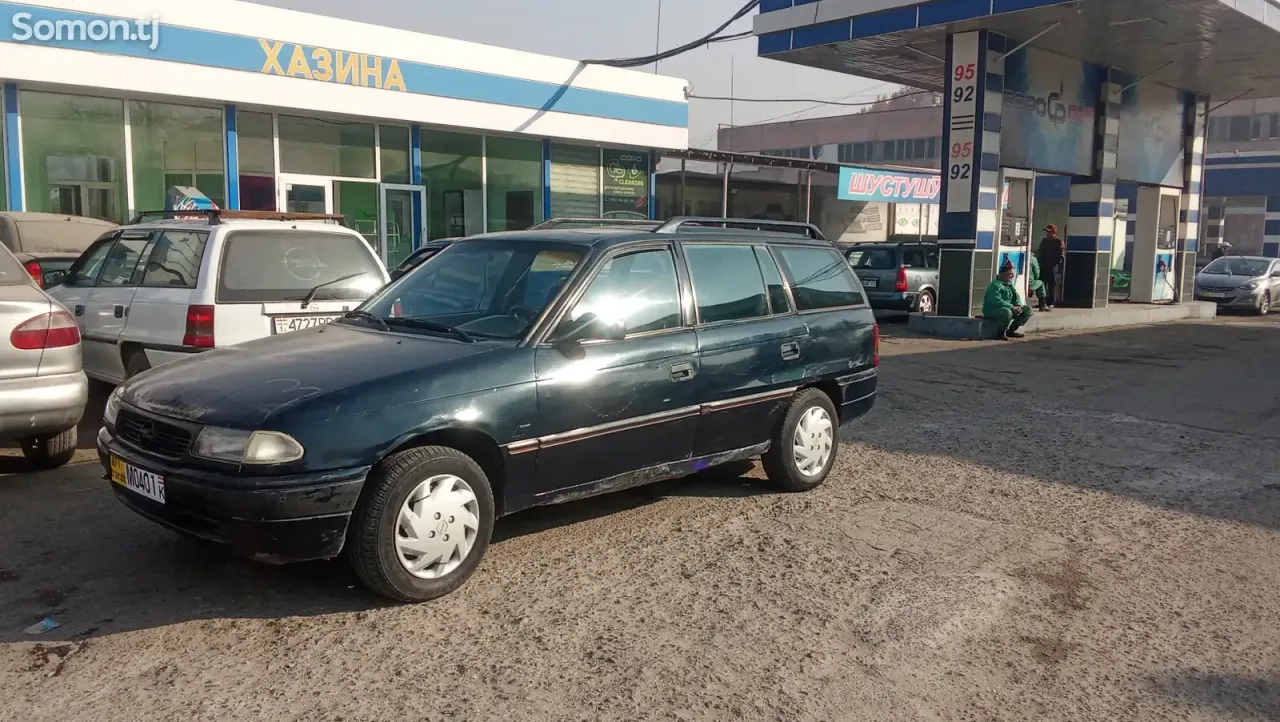 Opel Astra F 1993 · 1.6 MT