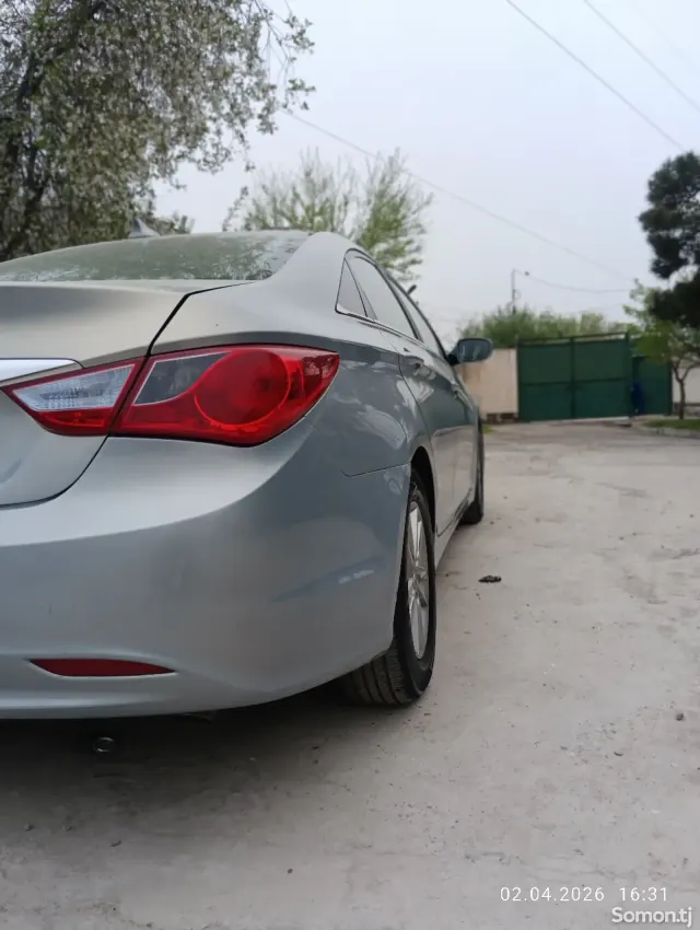 Hyundai Sonata 2012 · 2.4 AT