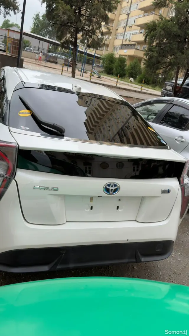 Toyota Prius 2016 · 1.8 AT