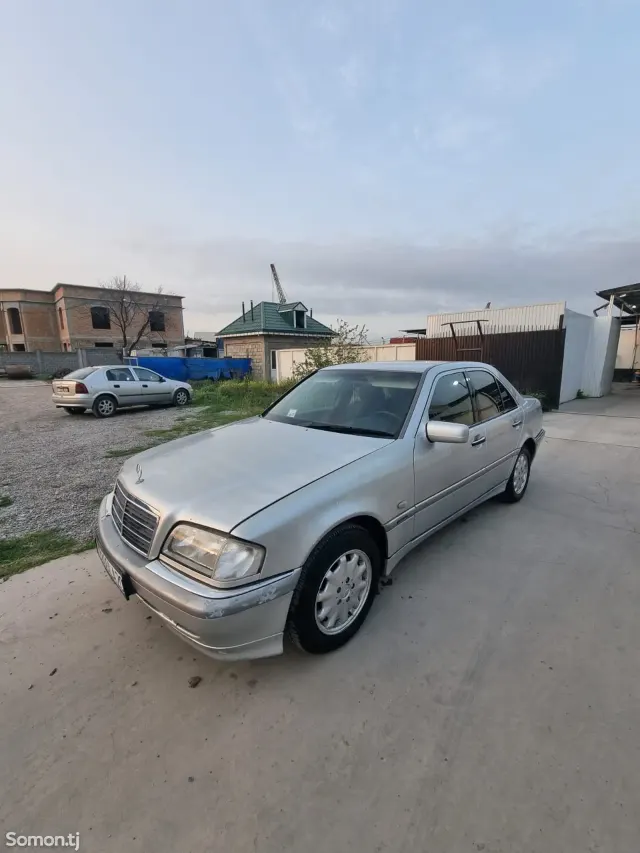 Mercedes-Benz C class 1998 · 2.4 MT