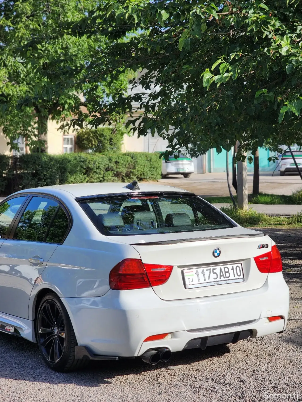 BMW 3 series 2010 · 2.0 AT