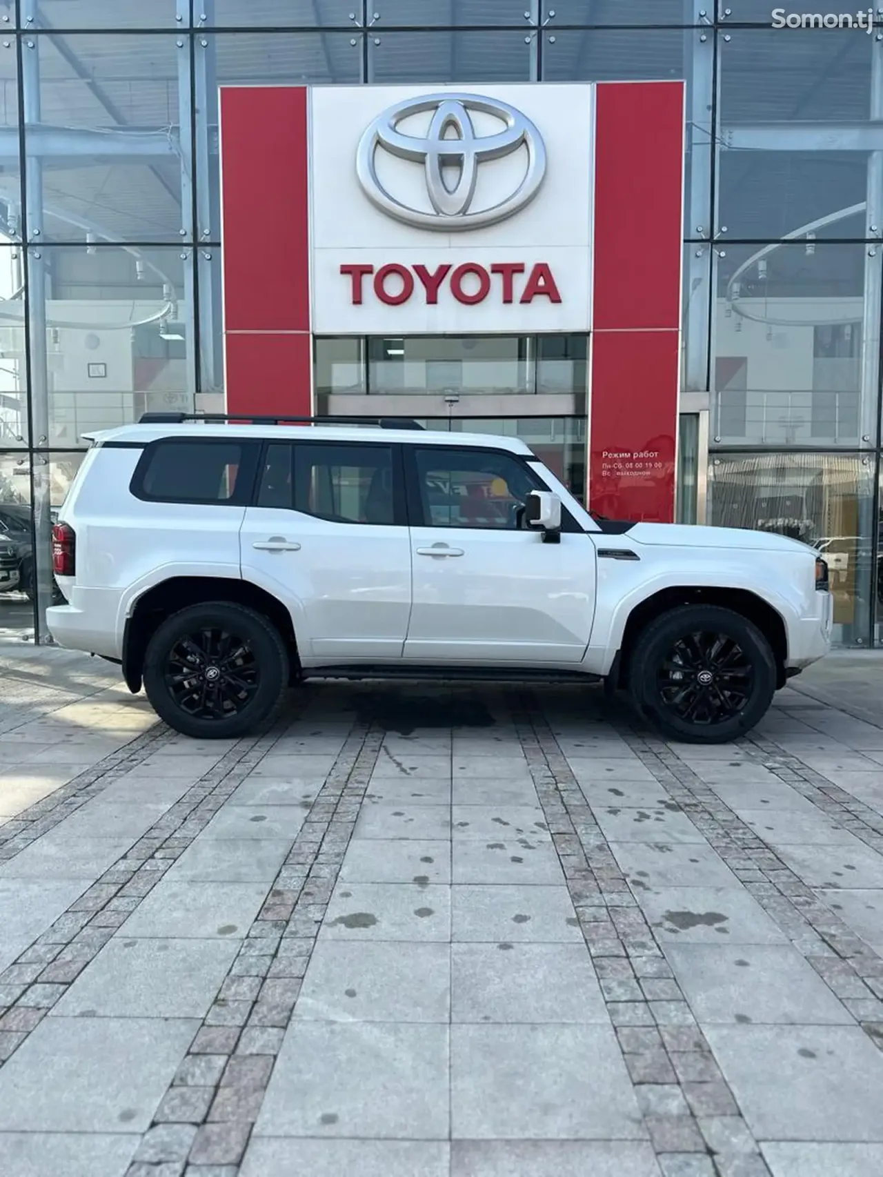 Toyota Land Cruiser Prado 2025 · 2.4 AT