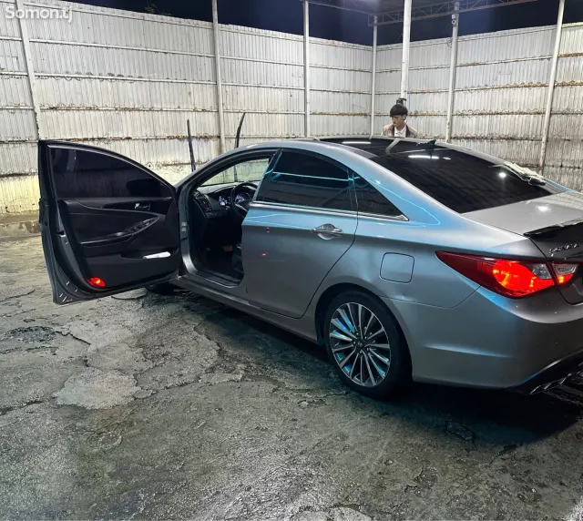 Hyundai Sonata 2010 · 2.0 AT