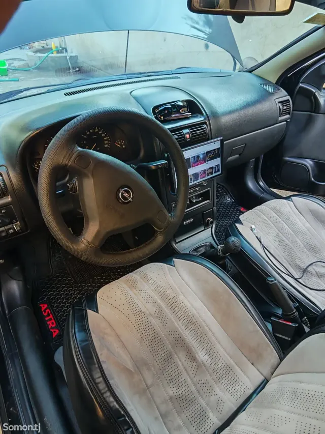 Opel Astra G 1999 · 1.6 MT