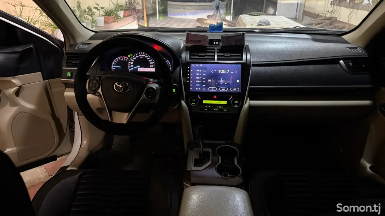 Toyota Camry 2013 · 2.5 AT