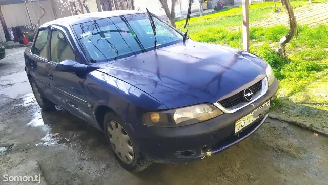 Opel Vectra B 1995 · 1.6 MT