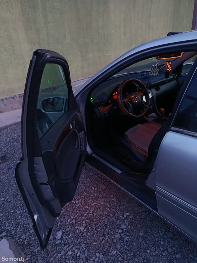 Mercedes-Benz C class 2001 · 2.3 MT