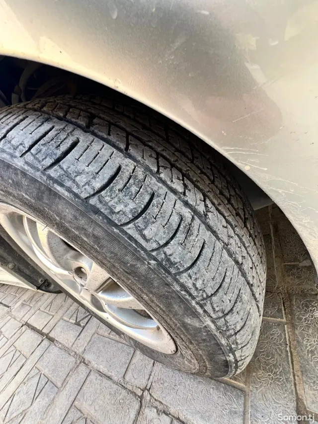 Toyota Avensis 2006 · 2.0 MT