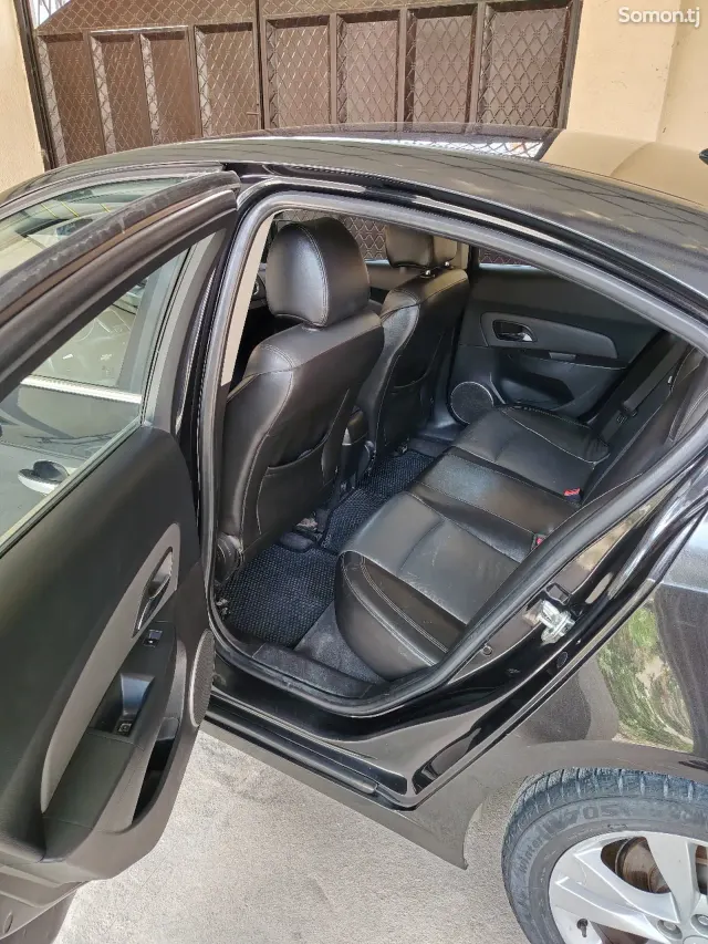 Chevrolet Cruze 2010 · 1.8 AT