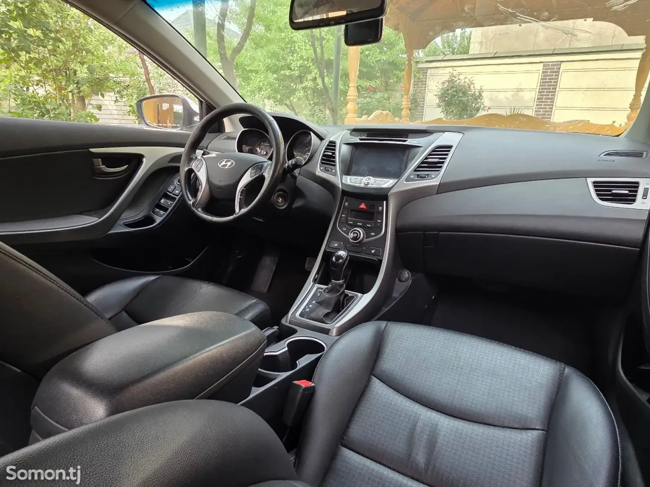 Hyundai Avante 2015 · 1.6 AT