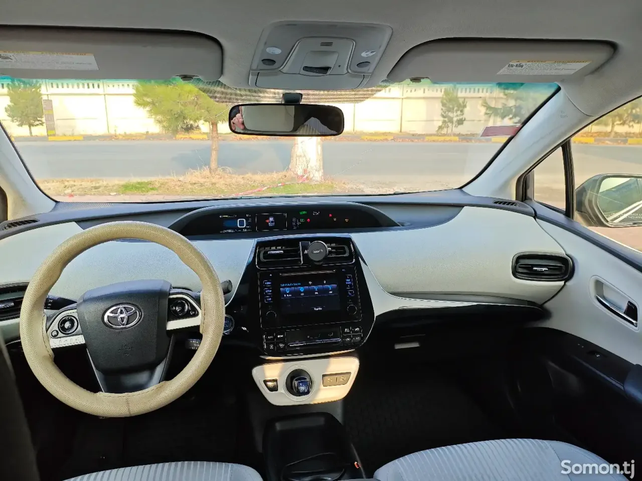 Toyota Prius 2016 · 1.8 AT